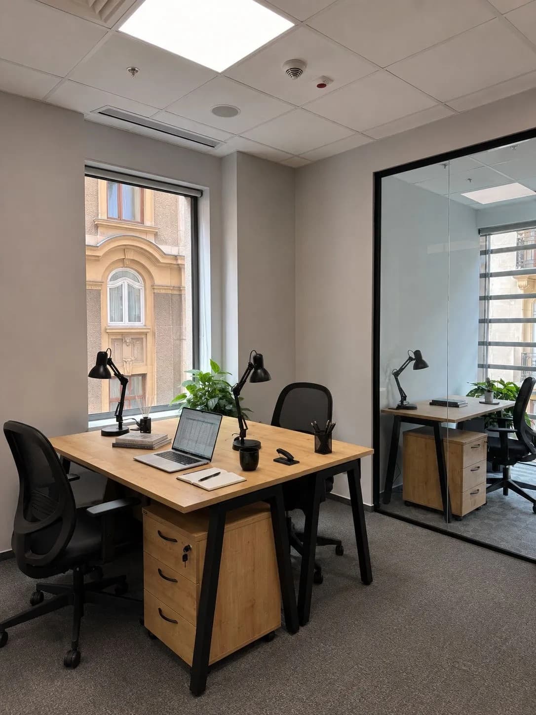 Office VC222 — 1–2 people, approx. 5–8 m²