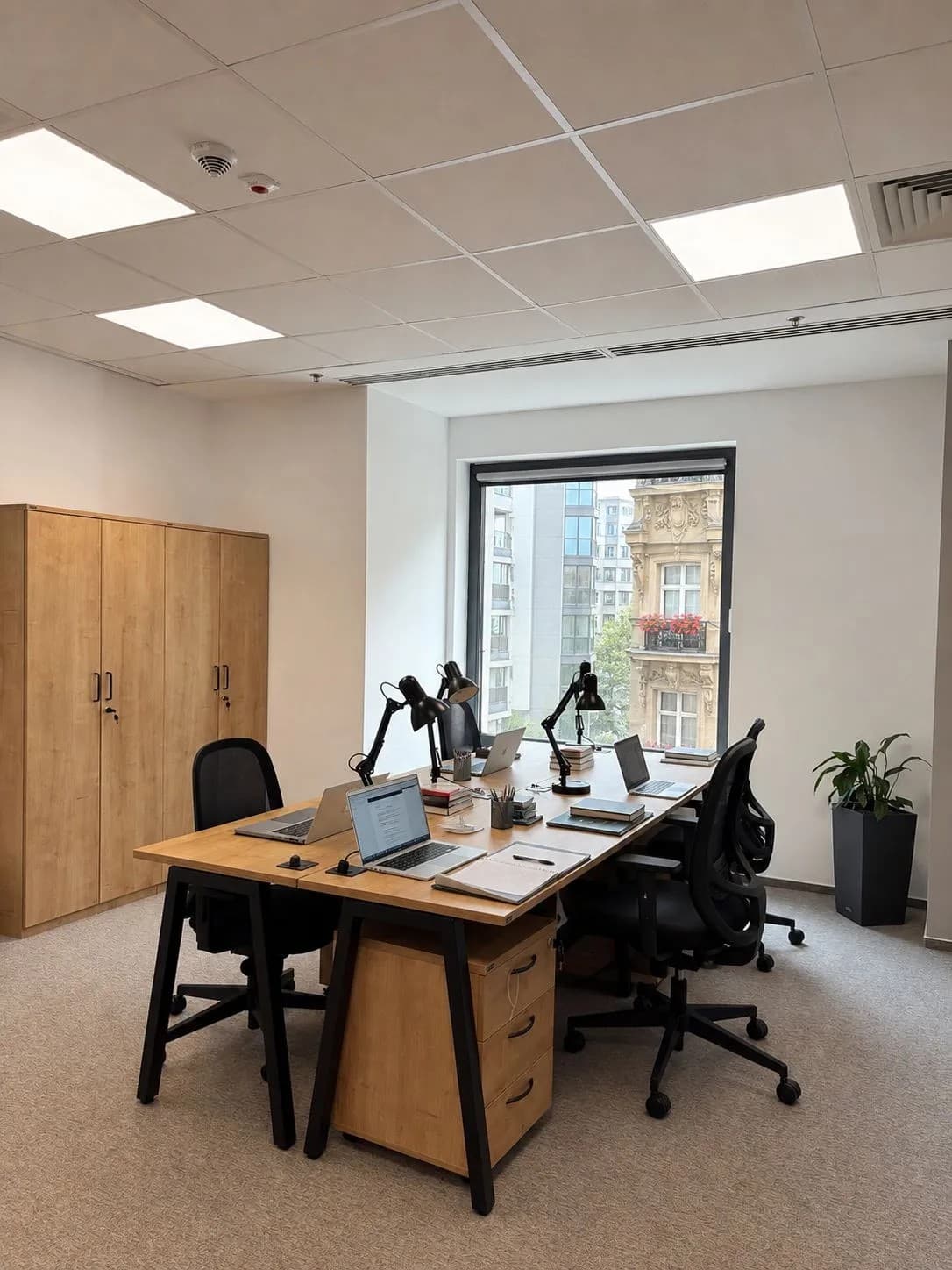 Office VC220 — 3–4 people, approx. 12–15 m²